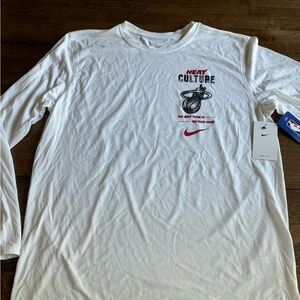 Men’s size extra large Miami Heat long sleeve